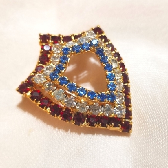 Vintage SPARKLING Rhinestone Shield Red White Blue Brooch - Picture 2 of 6